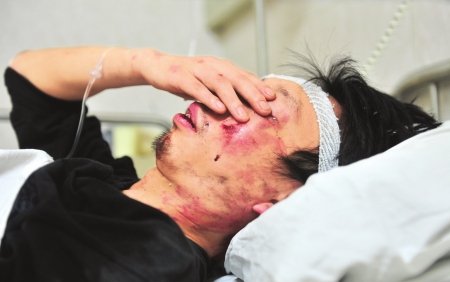 保安酒吧门口群殴的哥 因揽客未付“点位费”