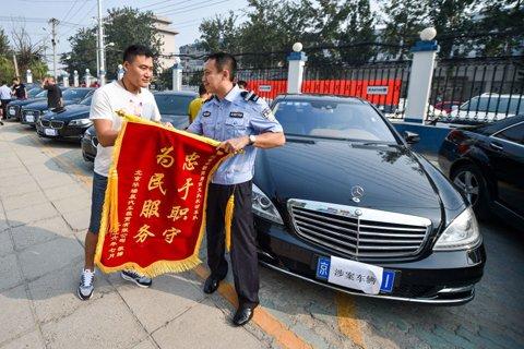 女子多次租高档轿车后抵押被抓 警方追回被抵押车